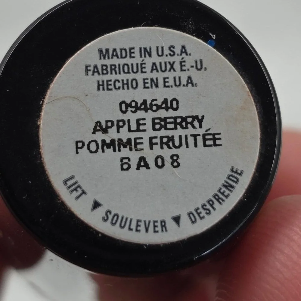 Mary Kay Gel Semi-Matte Lipstick Apple Berry 094640 Deep Red Berry Made USA O2